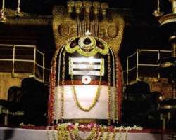It is one of the largest Hindu temples and owns one of the largest Shiva lingams throughout India. This lingam is about 3.7 meters tall.